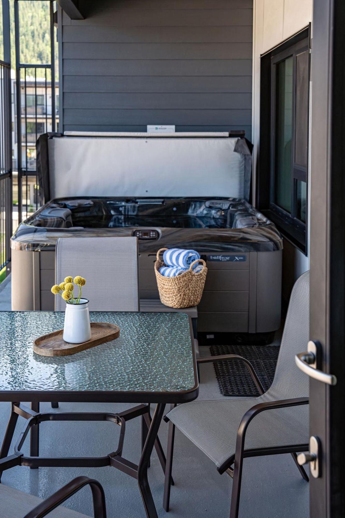 The Monashee House By Vacations